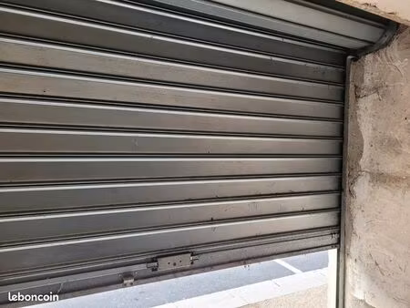 box / garage ferme stockage ou vehicule