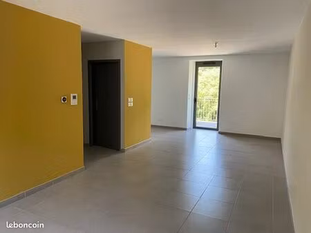 f2 rénové de 49 m² avec balcon de 12 m² sur mayres 07330