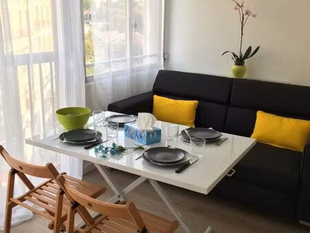 grand studio meublé 34 55 m²  au 4ème étage avec ascenseur  très lumineux  cuisine séparée
