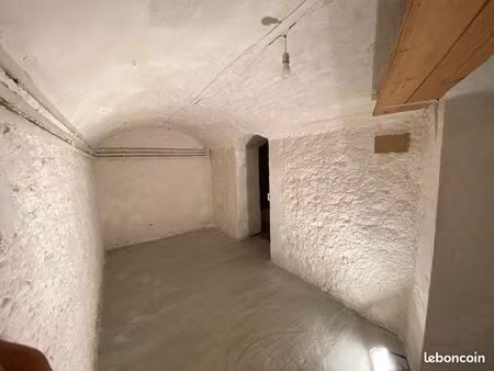 cave 11 m2 saine  hypercentre odéon/st michel