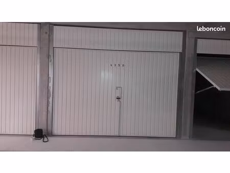grand garage boxé secteur timone