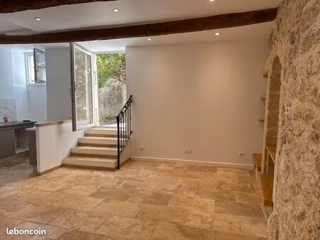 maison de village t2 – centre de rognes – 46 m²