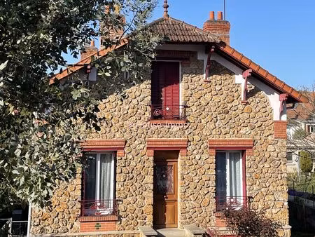 villiers sur orge au centre du village  belle maison meulière du début du 19ème siècle