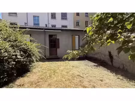 plateau à aménager  avec jardin
