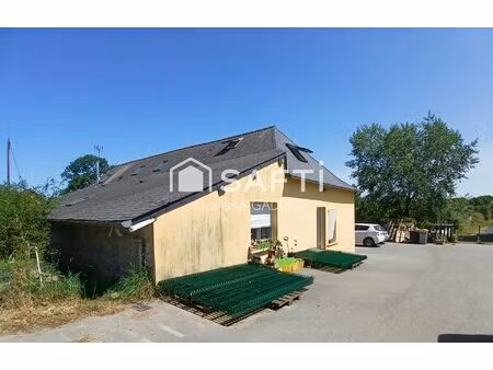 maison en campagne avec 8 chambres  dépendances . activité pension canine