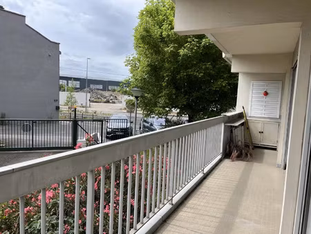 location appartement 4 pièces 91 m² à lyon 8 (69008)