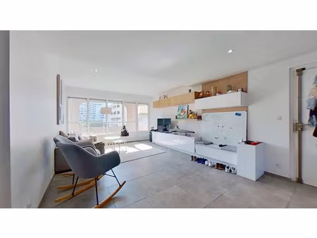 location appartement 5 pièces 26 m² à lyon 9 (69009)