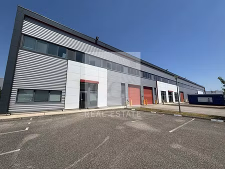 location commerce 1537 m² à meyzieu (69330)