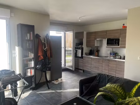 location appartement 2 pièces 43 m² à sathonay-camp (69580)