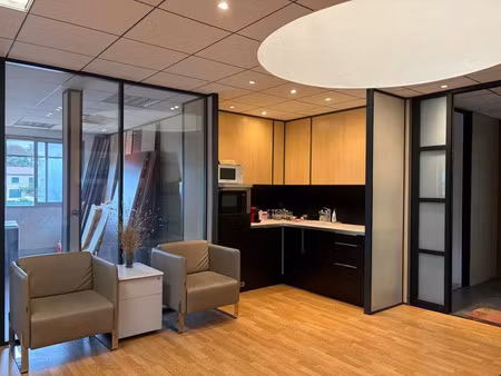 location bureau 261 m² à champagne-au-mont-d’or (69410)