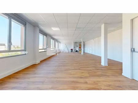 location bureau 112 m² à décines-charpieu (69150)