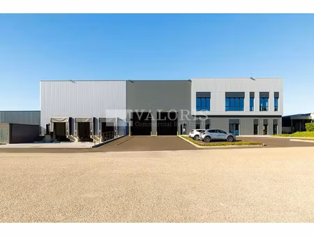 location commerce 6061 m² à corbas (69960)