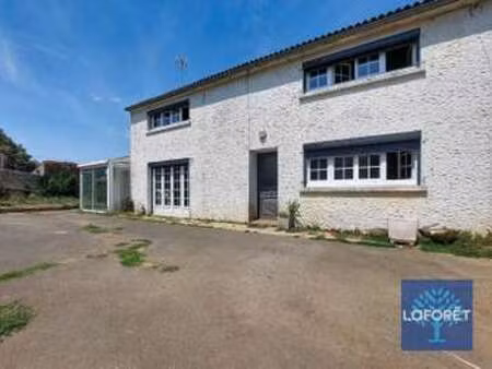 vente maison à bazoges-en-pareds (85390) : à vendre / 140m² bazoges-en-pareds