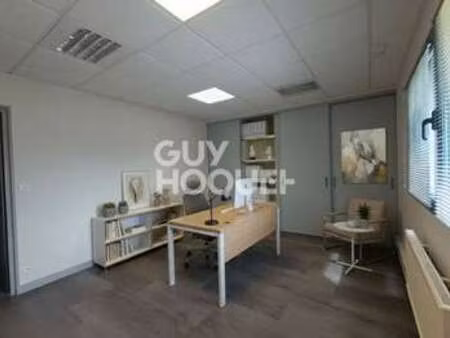 location bureaux et commerces à dinan (22100) : à louer / 17m² dinan