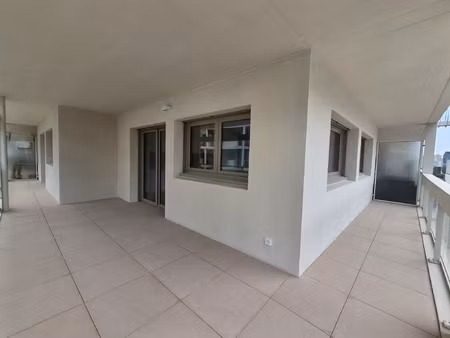 meridia-ecovallee- grand f3 avec terrasse d'angle et parking