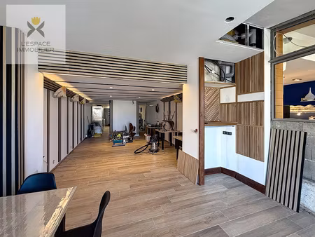 local commercial à louer 130 m2