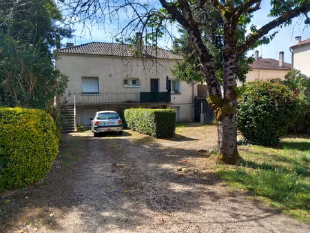 maison avec 2 appartements indépendants et vue sur le lot