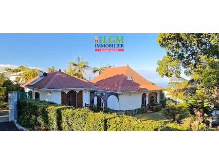 villa de charme spacieuse sur grand terrain 1.200m2 à trois-mares  tampon