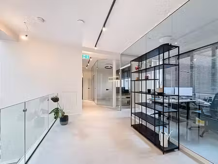 bureaux modernes - 170m² + 4 parkings