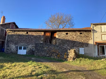 ferme avec dépendances a renover - sur terrain d'env 1200 m2