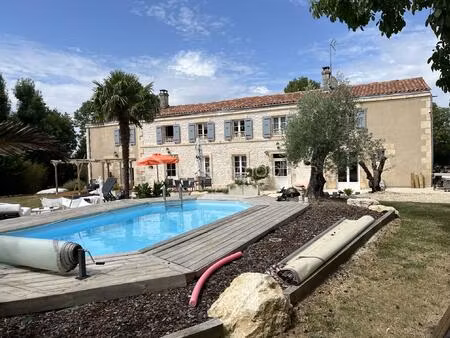maison en pierre de 350 m² à niort
