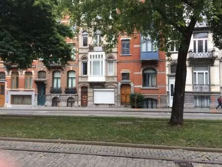 lumineux penthouse renove et spacieux  2sdd  pour colocation