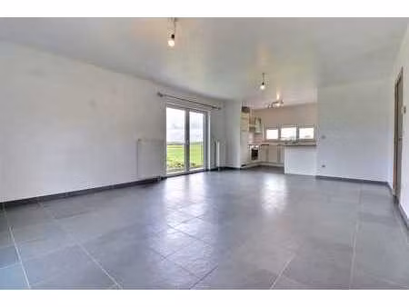 bel appartement lumineux à la campagne et proche des grands