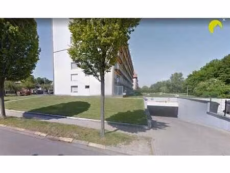 ondergrondse autostaanplaats in woonwijk!