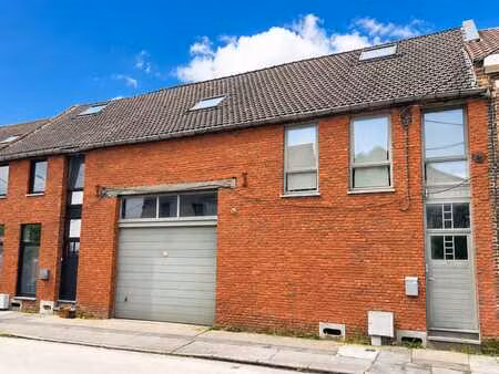 habitation avec garage-atelier de ± 80m² à louer à frameries