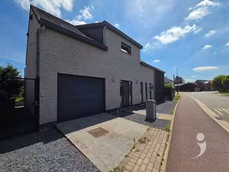 moderne  ruime vrijstaande woning met hoogwaardige afwerking