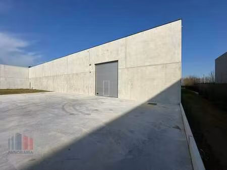 984 m² magazijn te huur in ieper