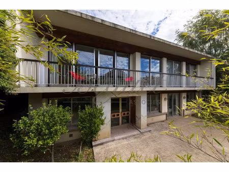 maison de luxe à vendre dans le quartier montretout