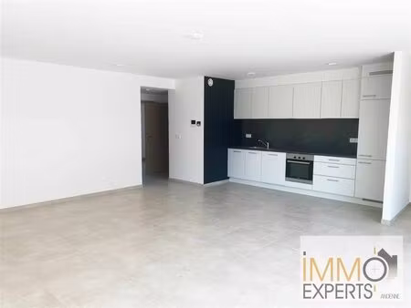 appartement à louer à rue abbéchamps 18 andenne (vbe38907)
