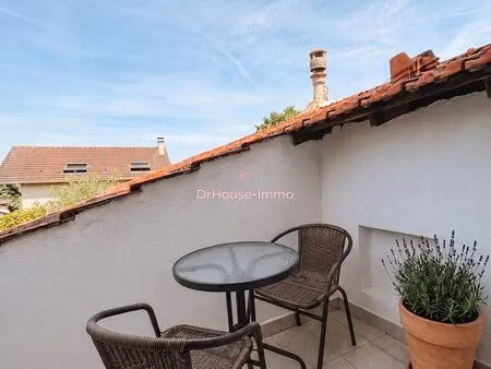 studio traversant avec balcon