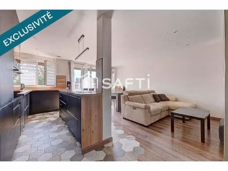 appartement 3 pièces en parfait état avec stationnement