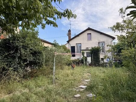 maison indépendante avec jardin arboré à livry-gargan.
