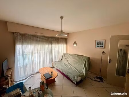 proche de la douane de mon idée et du ceva  studio à vendre