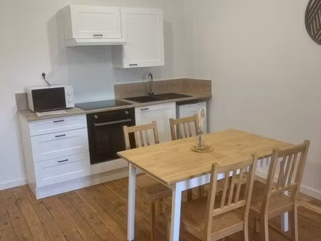 appartement t2 meublé / équipé / place de parking