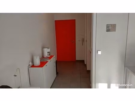 particulier loue studio meublé
