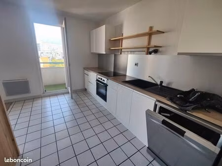 t3 lumineux de 63 m2 avec balcon et box - grenoble europole / portes du vercors
