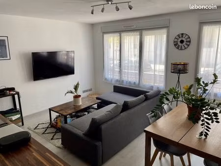 appartement t2 meublé / jean macé / avec garage/ 23 juillet