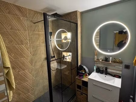 studio meublé 33 m² rénové – parking