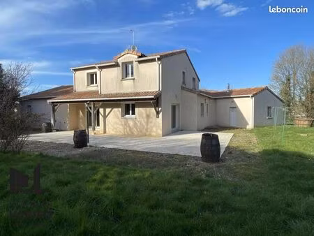 maison 5 pièces 220 m²