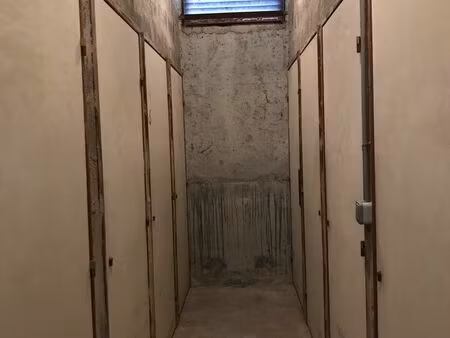 cave de 3 m2 et 4 m de hauteur