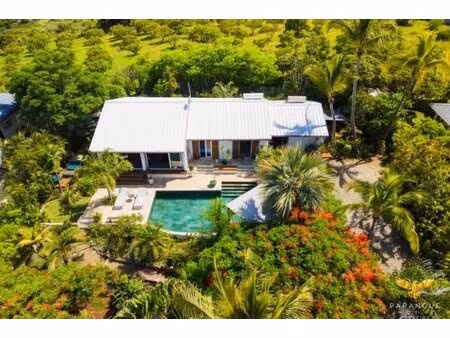 villa vue mer avec piscine et rendement locatif grand fond