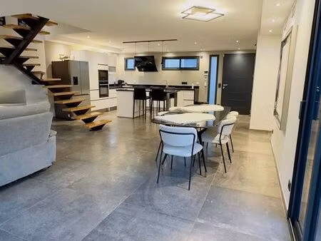 maison 6 pièces 159 m²