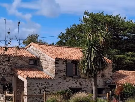 meublé de 48 m2 avec jardinet clôturé
