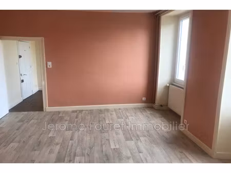 location appartement 2 pièces 42 m² à egletons (19300)  345 €