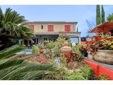maison de 6 pièces de 147 m² à la cadière-d'azur
