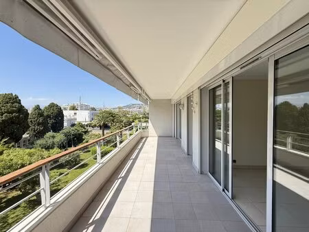 location vide - t2 dans résidence récente au palm beach